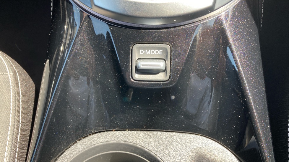 Nissan Juke 1.6 Hybrid Tekna 5dr Auto Hybrid Hatchback - Image 40