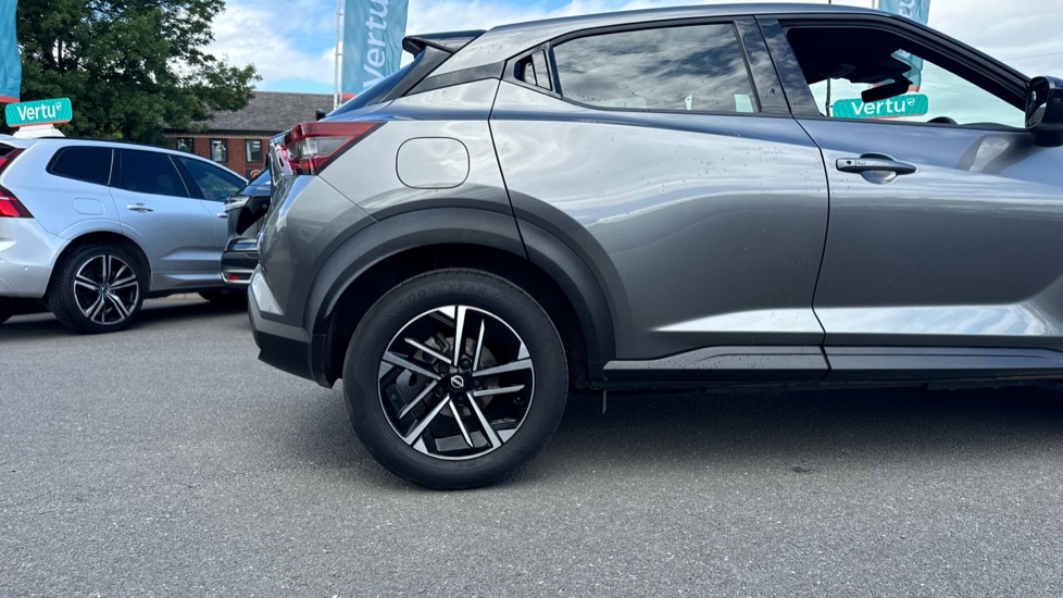 Nissan Juke 1.6 Hybrid N-Connecta 5dr Auto Hybrid Hatchback - Image 7