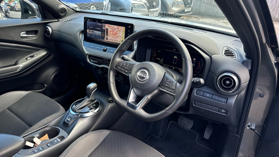 Nissan Juke 1.6 Hybrid N-Connecta 5dr Auto Hybrid Hatchback - Image 11