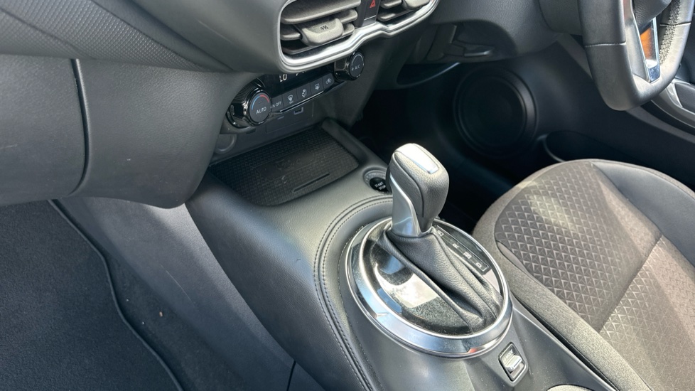Nissan Juke 1.6 Hybrid N-Connecta 5dr Auto Hybrid Hatchback - Image 13