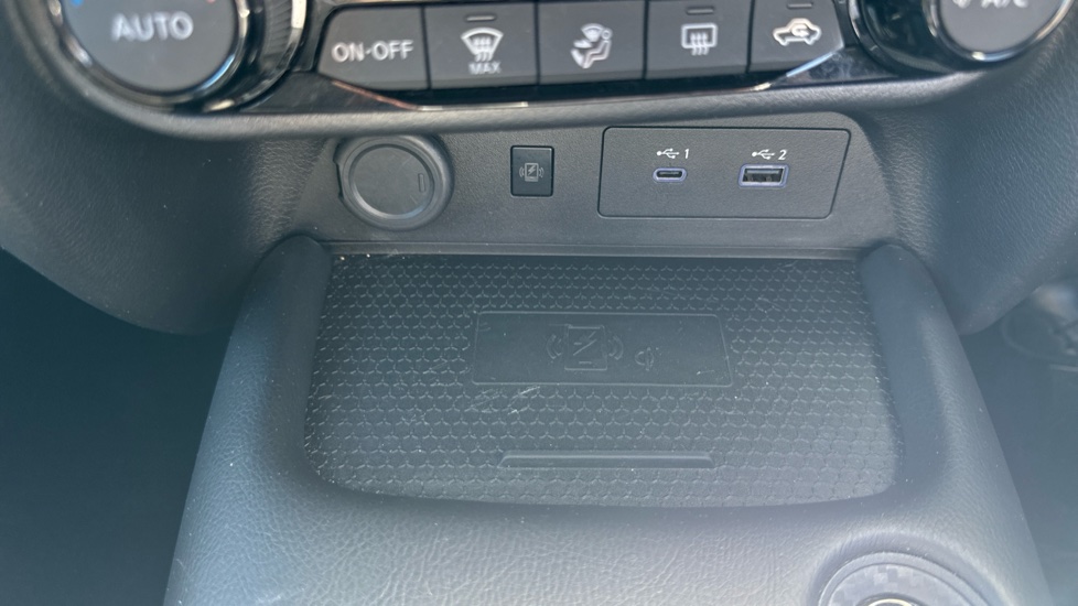Nissan Juke 1.6 Hybrid N-Connecta 5dr Auto Hybrid Hatchback - Image 22