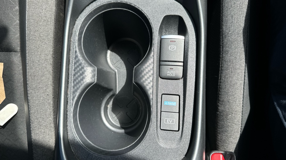 Nissan Juke 1.6 Hybrid N-Connecta 5dr Auto Hybrid Hatchback - Image 23