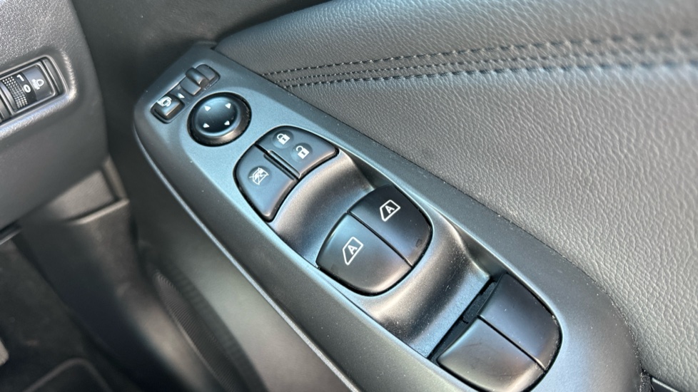 Nissan Juke 1.6 Hybrid N-Connecta 5dr Auto Hybrid Hatchback - Image 26