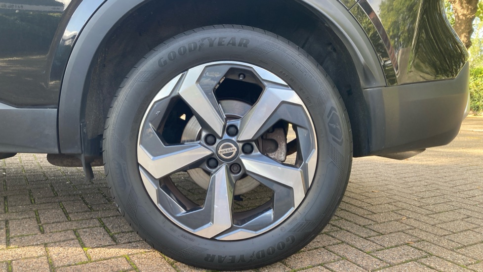 Nissan Qashqai 1.3 DiG-T MH N-Connecta 5dr Petrol Hatchback - Image 7