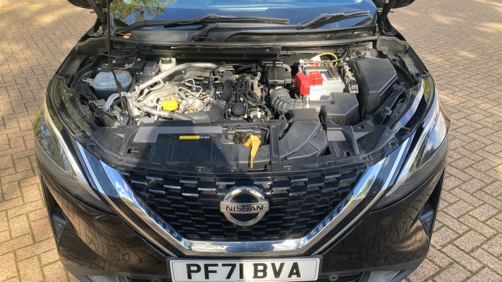 Nissan Qashqai 1.3 DiG-T MH N-Connecta 5dr Petrol Hatchback - Image 8
