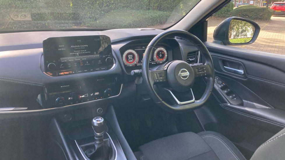 Nissan Qashqai 1.3 DiG-T MH N-Connecta 5dr Petrol Hatchback - Image 9