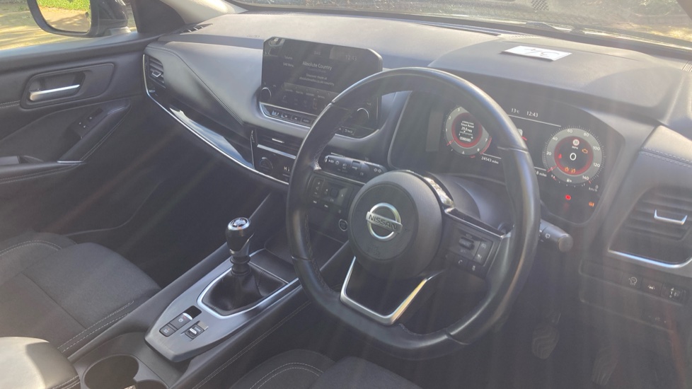 Nissan Qashqai 1.3 DiG-T MH N-Connecta 5dr Petrol Hatchback - Image 11