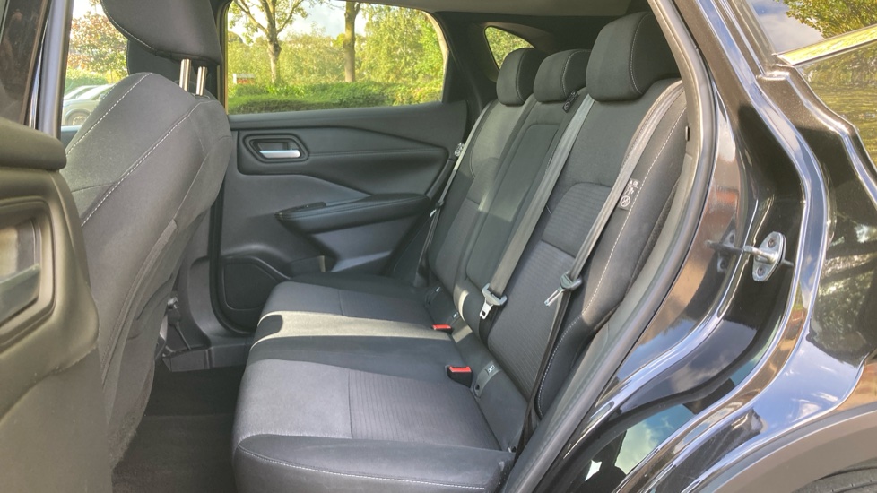 Nissan Qashqai 1.3 DiG-T MH N-Connecta 5dr Petrol Hatchback - Image 16
