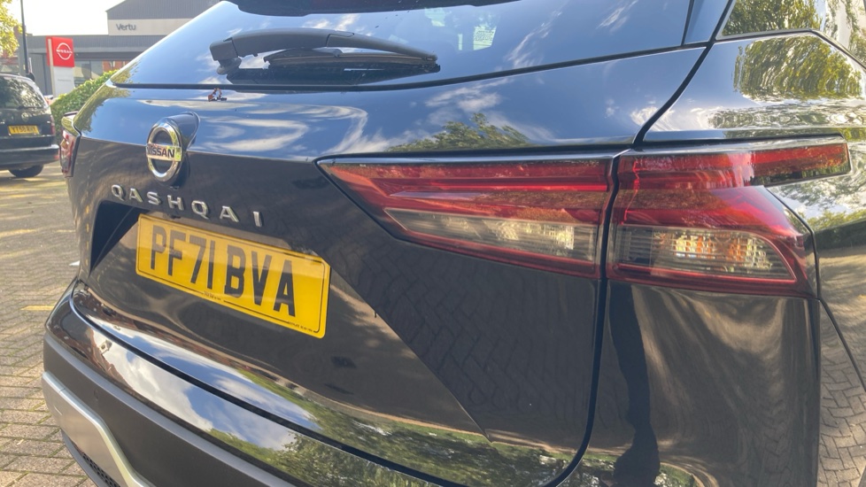 Nissan Qashqai 1.3 DiG-T MH N-Connecta 5dr Petrol Hatchback - Image 23