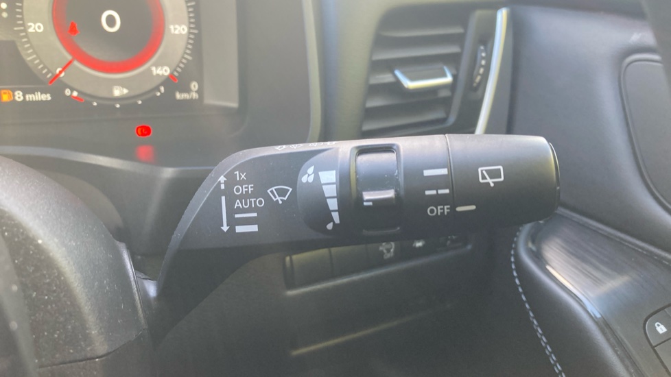 Nissan Qashqai 1.3 DiG-T MH N-Connecta 5dr Petrol Hatchback - Image 29