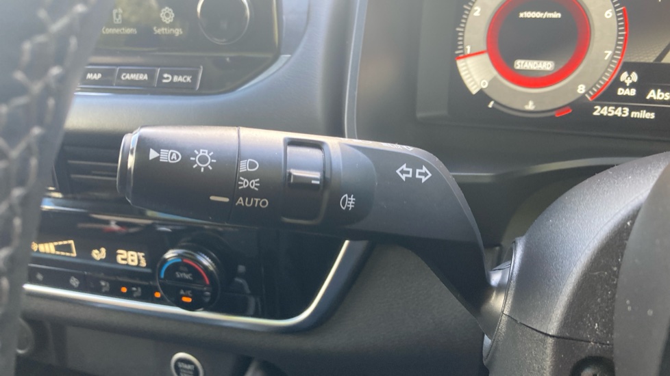 Nissan Qashqai 1.3 DiG-T MH N-Connecta 5dr Petrol Hatchback - Image 30