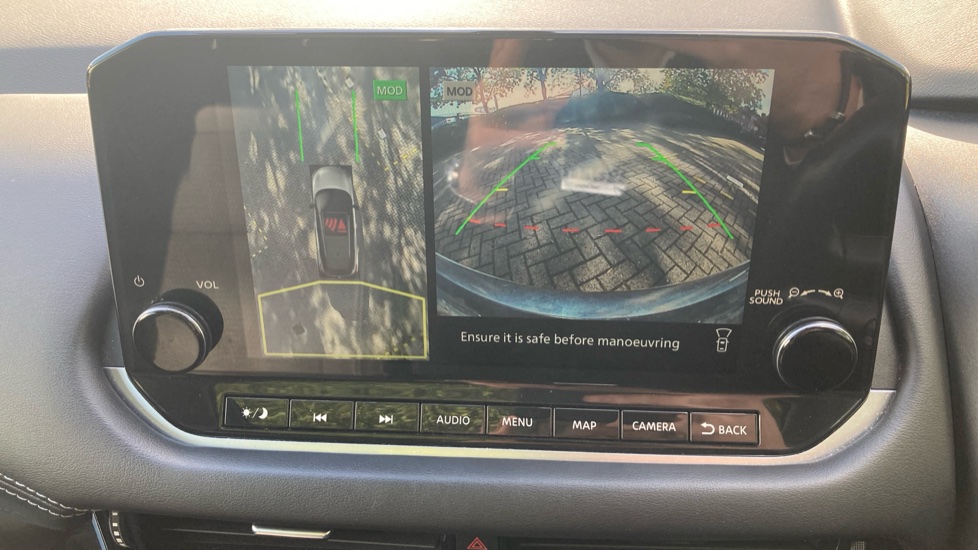 Nissan Qashqai 1.3 DiG-T MH N-Connecta 5dr Petrol Hatchback - Image 35