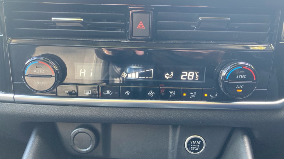 Nissan Qashqai 1.3 DiG-T MH N-Connecta 5dr Petrol Hatchback - Image 36