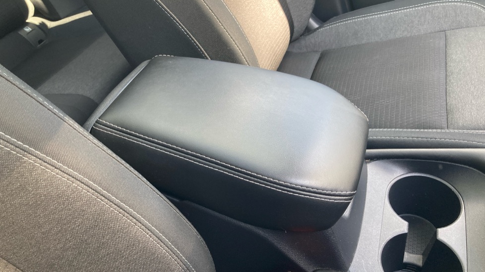 Nissan Qashqai 1.3 DiG-T MH N-Connecta 5dr Petrol Hatchback - Image 41