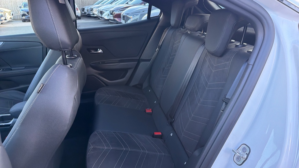 Vauxhall Mokka 100kW Ultimate 50kWh 5dr Auto Electric Hatchback - Image 16