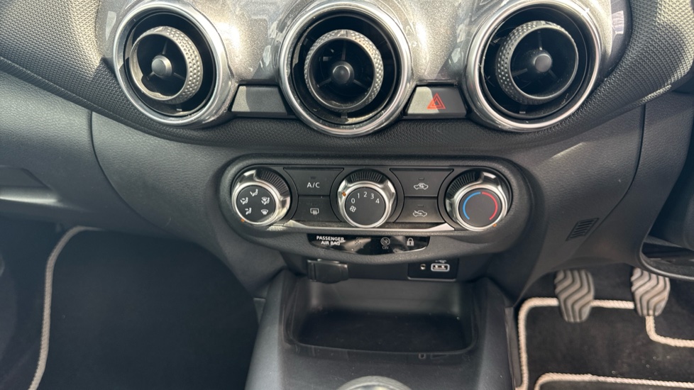 Nissan Juke 1.0 DiG-T Acenta 5dr Petrol Hatchback - Image 21