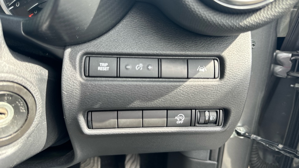 Nissan Juke 1.0 DiG-T Acenta 5dr Petrol Hatchback - Image 25