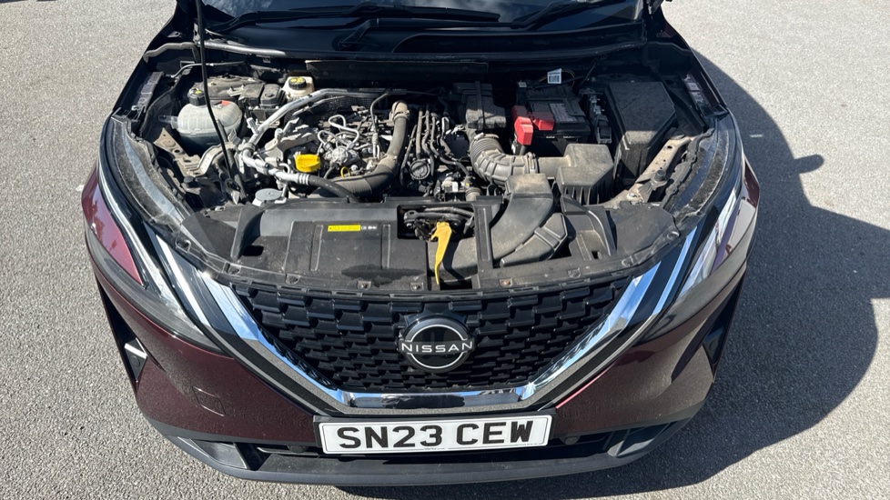 Nissan Qashqai 1.3 DiG-T MH Acenta Premium 5dr Petrol Hatchback - Image 8