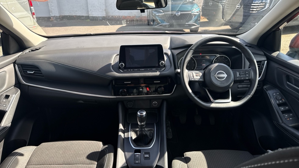 Nissan Qashqai 1.3 DiG-T MH Acenta Premium 5dr Petrol Hatchback - Image 10