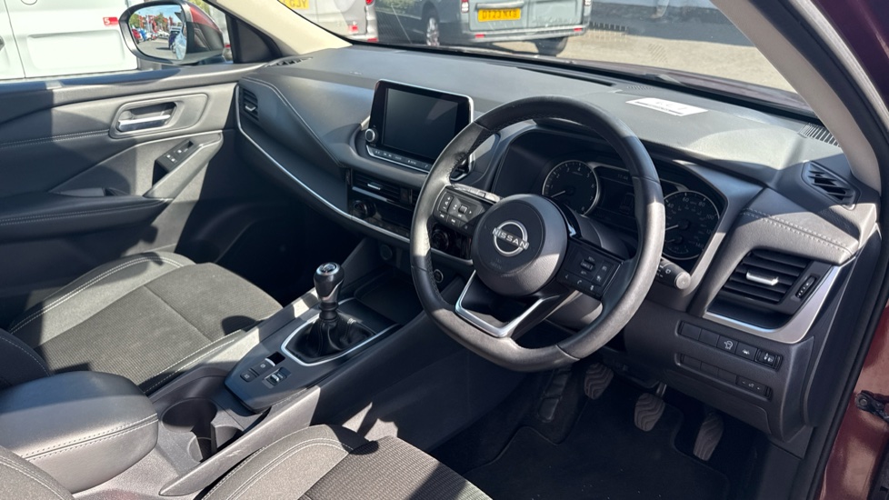 Nissan Qashqai 1.3 DiG-T MH Acenta Premium 5dr Petrol Hatchback - Image 11