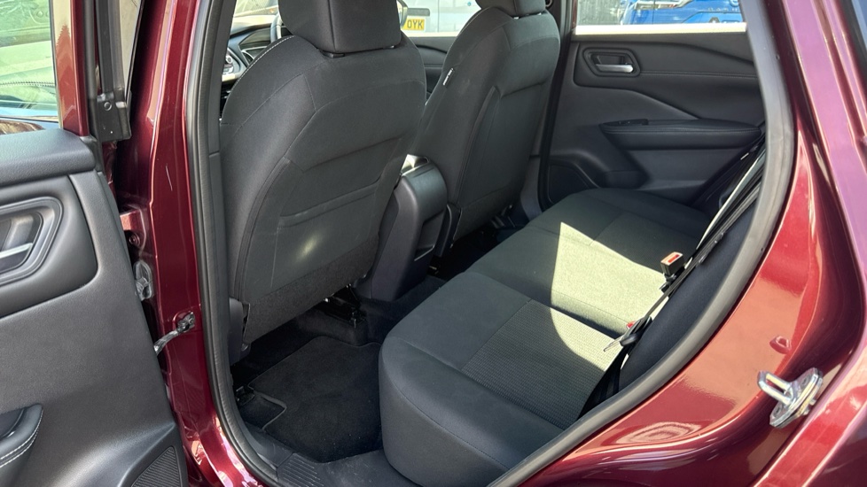 Nissan Qashqai 1.3 DiG-T MH Acenta Premium 5dr Petrol Hatchback - Image 16