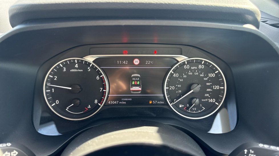 Nissan Qashqai 1.3 DiG-T MH Acenta Premium 5dr Petrol Hatchback - Image 18