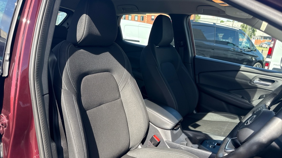Nissan Qashqai 1.3 DiG-T MH Acenta Premium 5dr Petrol Hatchback - Image 34