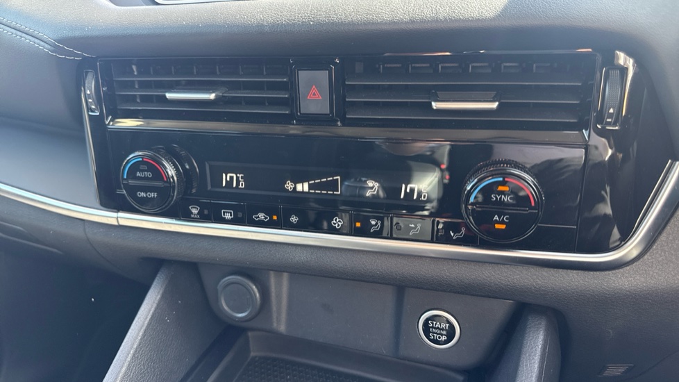 Nissan Qashqai 1.3 DiG-T MH Acenta Premium 5dr Petrol Hatchback - Image 37
