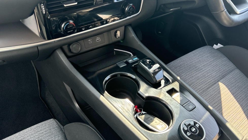 Nissan X-Trail 1.5 E-Power E-4orce 213 N-Connecta 5dr Auto Hybrid Station Wagon - Image 13
