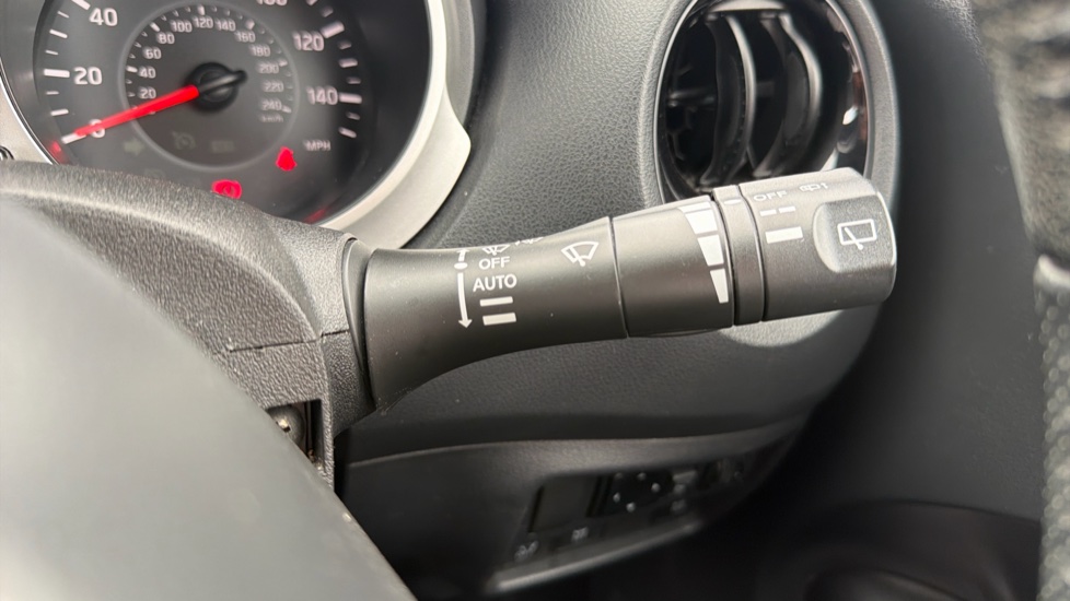 Nissan Juke 1.5 dCi N-Connecta 5dr Diesel Hatchback - Image 31
