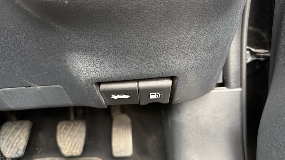 Nissan Juke 1.5 dCi N-Connecta 5dr Diesel Hatchback - Image 34