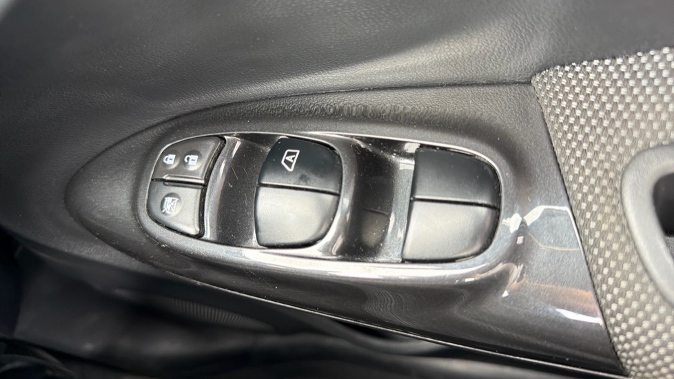 Nissan Juke 1.5 dCi N-Connecta 5dr Diesel Hatchback - Image 35