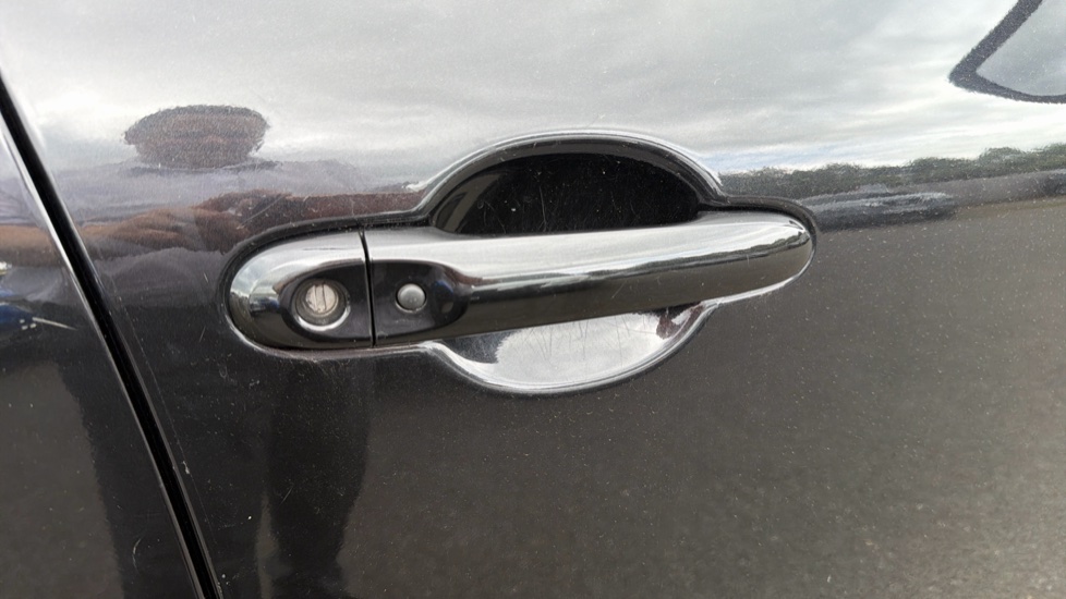 Nissan Juke 1.5 dCi N-Connecta 5dr Diesel Hatchback - Image 37