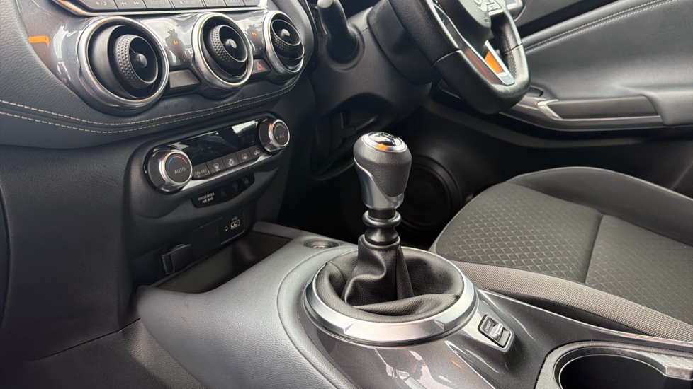 Nissan Juke 1.0 DiG-T 114 N-Connecta 5dr Petrol Hatchback - Image 13