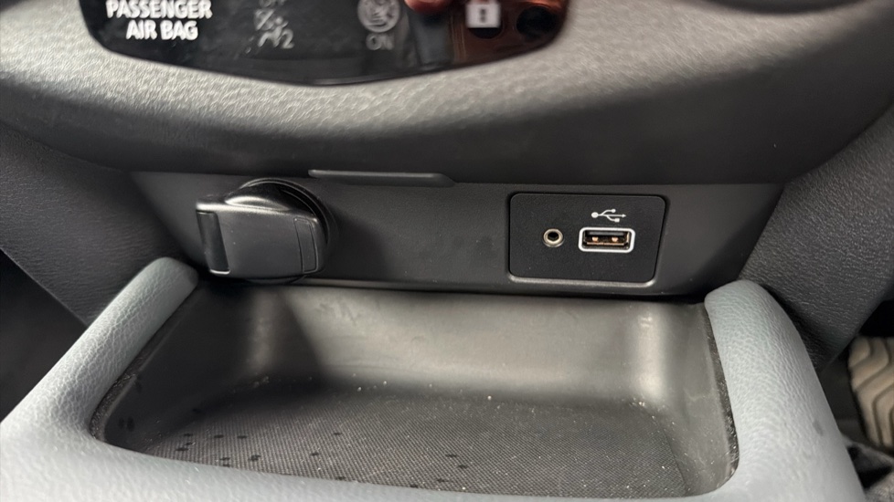 Nissan Juke 1.0 DiG-T 114 N-Connecta 5dr Petrol Hatchback - Image 27