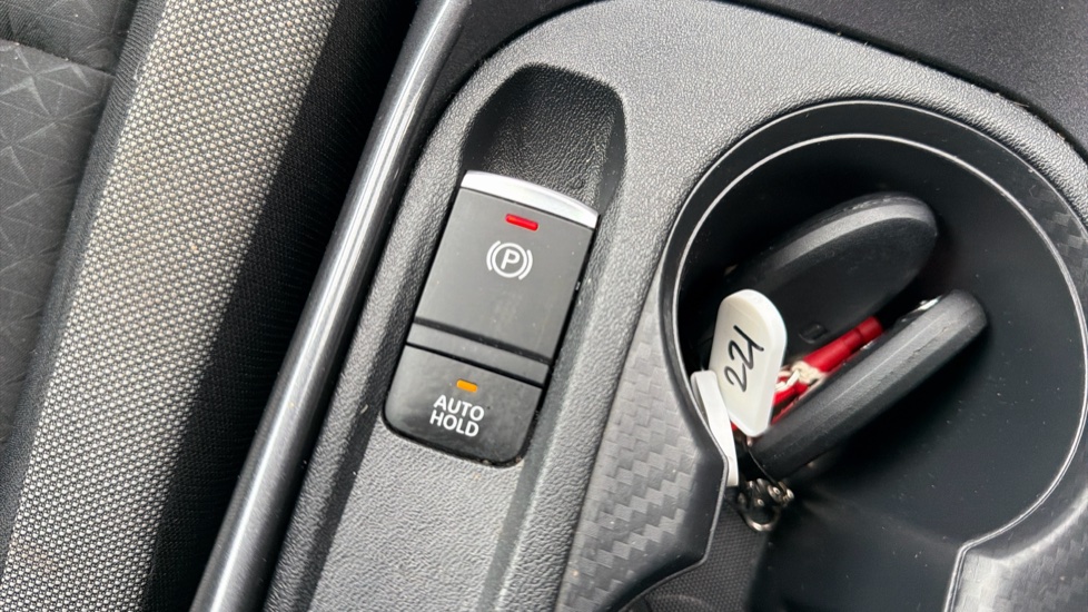 Nissan Juke 1.0 DiG-T 114 N-Connecta 5dr Petrol Hatchback - Image 30