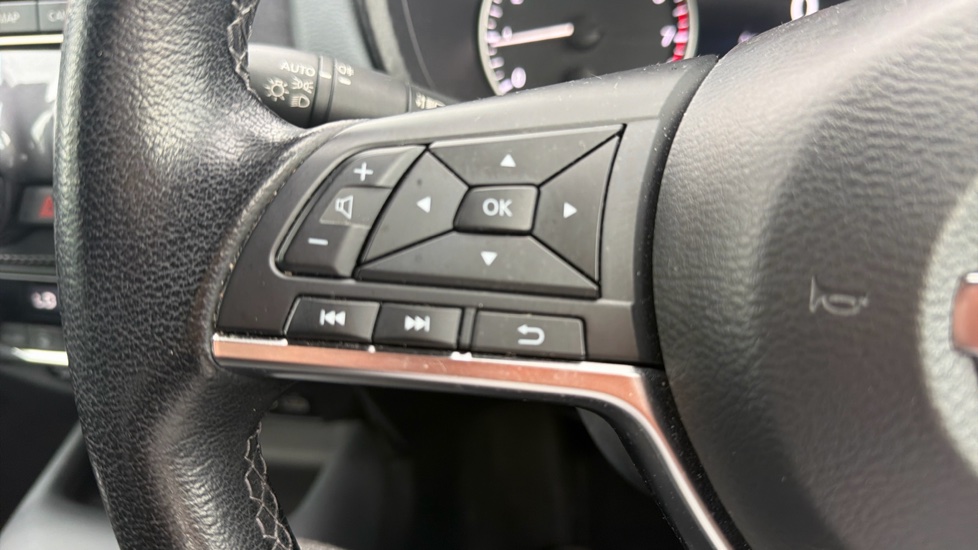 Nissan Juke 1.0 DiG-T 114 N-Connecta 5dr Petrol Hatchback - Image 31