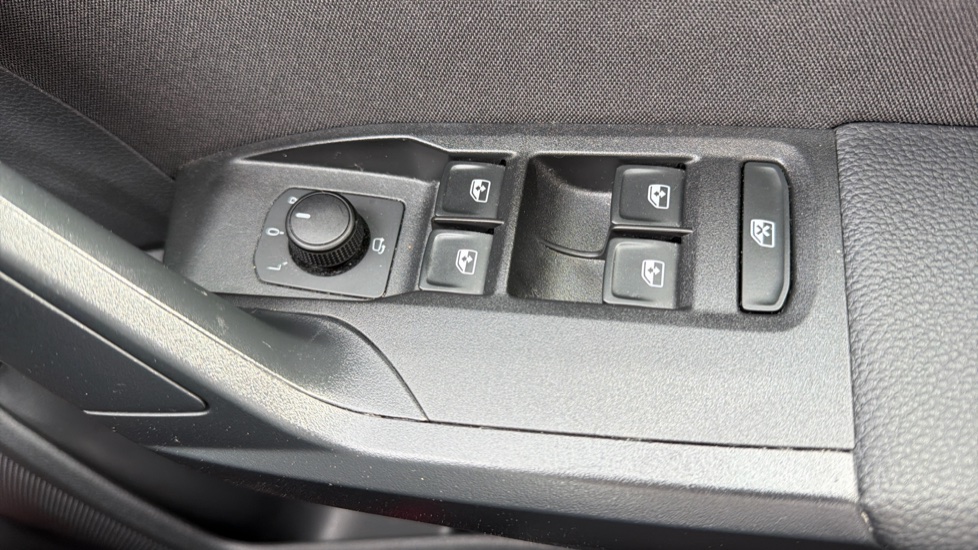 SEAT Arona 1.0 TSI 110 FR 5dr DSG Petrol Hatchback - Image 34