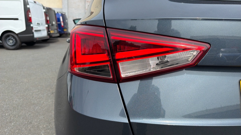 SEAT Arona 1.0 TSI 110 FR 5dr DSG Petrol Hatchback - Image 39