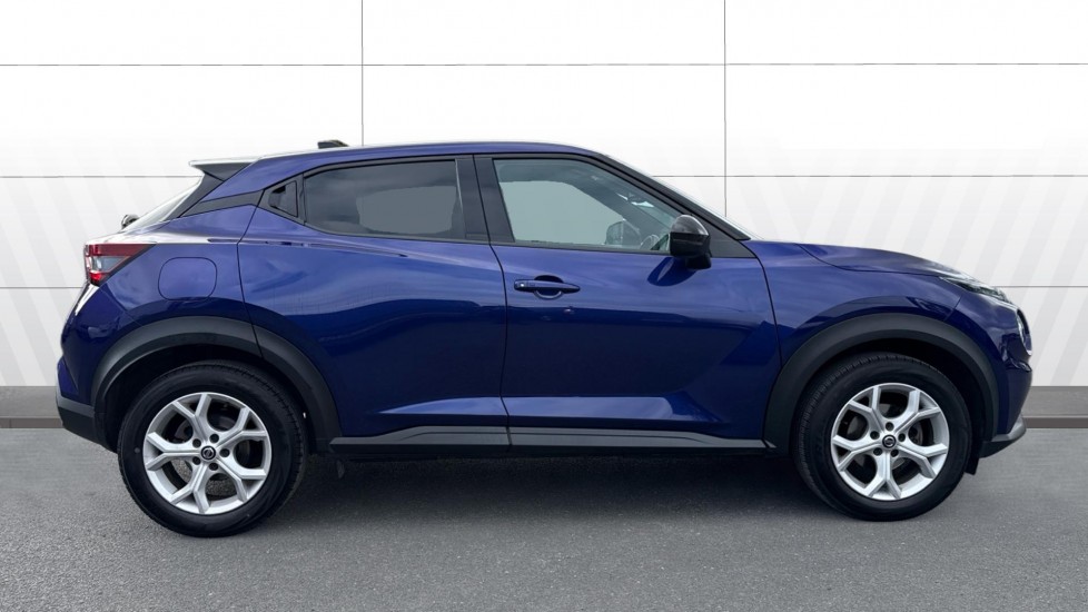 Nissan Juke 1.0 DiG-T 114 N-Connecta 5dr DCT Petrol Hatchback - Image 5