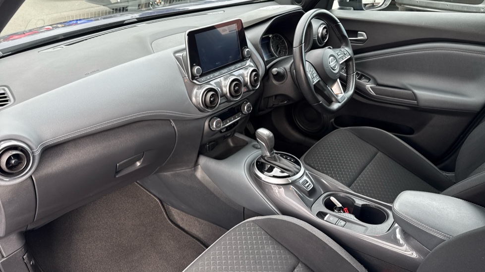 Nissan Juke 1.0 DiG-T 114 N-Connecta 5dr DCT Petrol Hatchback - Image 9