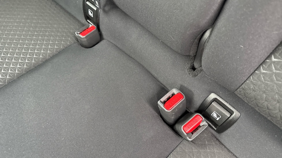 Nissan Juke 1.0 DiG-T 114 N-Connecta 5dr DCT Petrol Hatchback - Image 17