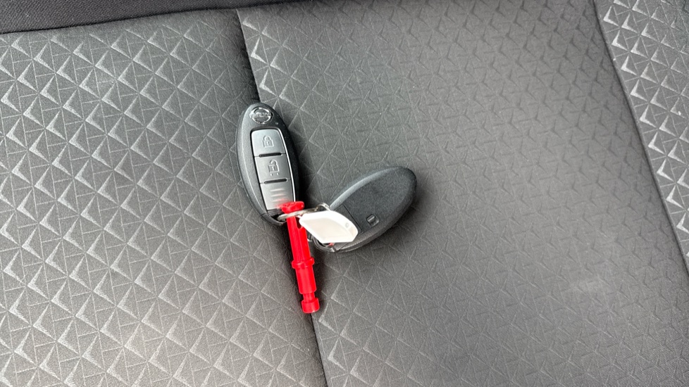 Nissan Juke 1.0 DiG-T 114 N-Connecta 5dr DCT Petrol Hatchback - Image 20