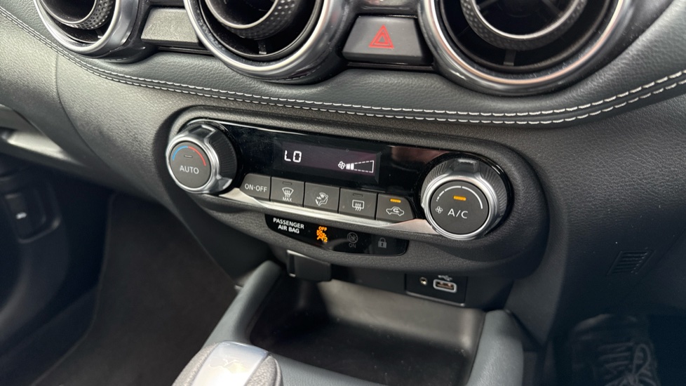 Nissan Juke 1.0 DiG-T 114 N-Connecta 5dr DCT Petrol Hatchback - Image 30