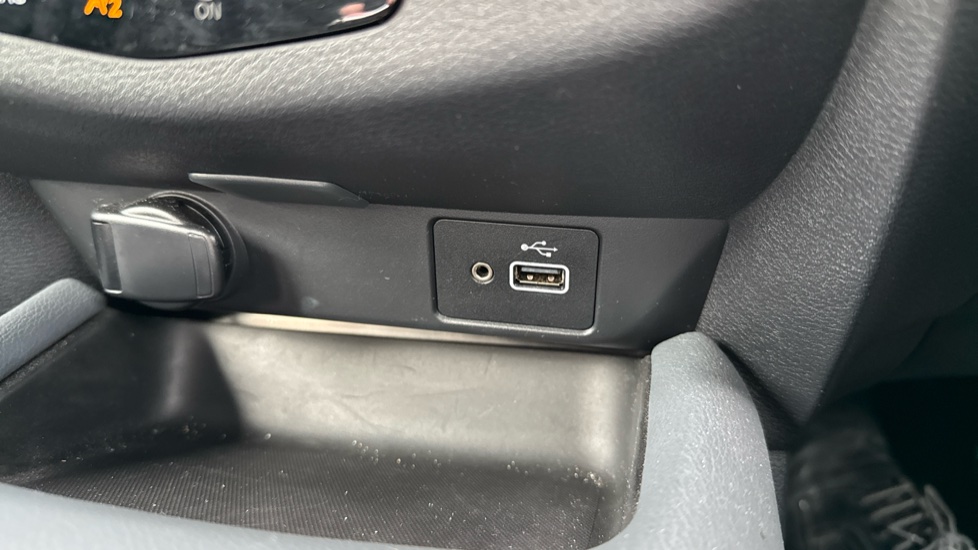 Nissan Juke 1.0 DiG-T 114 N-Connecta 5dr DCT Petrol Hatchback - Image 31
