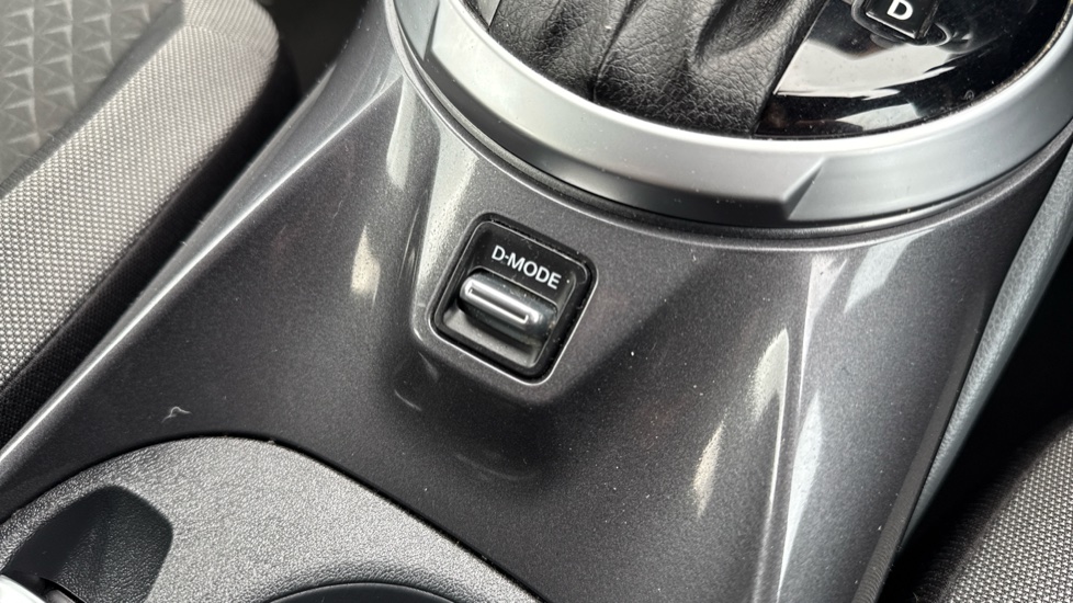 Nissan Juke 1.0 DiG-T 114 N-Connecta 5dr DCT Petrol Hatchback - Image 32