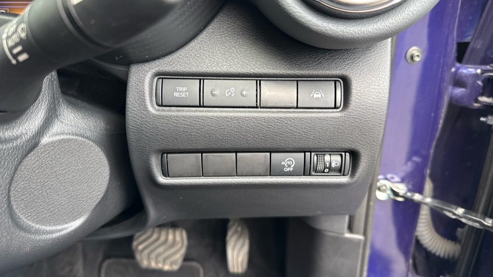 Nissan Juke 1.0 DiG-T 114 N-Connecta 5dr DCT Petrol Hatchback - Image 39