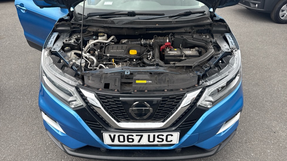 Nissan Qashqai 1.6 dCi Tekna 5dr Diesel Hatchback - Image 8