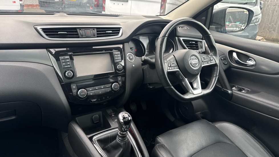 Nissan Qashqai 1.6 dCi Tekna 5dr Diesel Hatchback - Image 9
