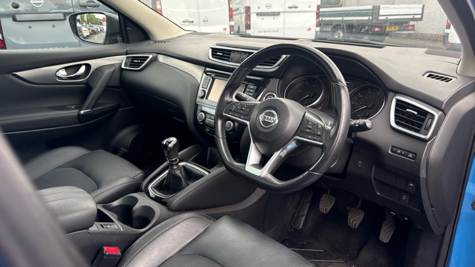 Nissan Qashqai 1.6 dCi Tekna 5dr Diesel Hatchback - Image 11